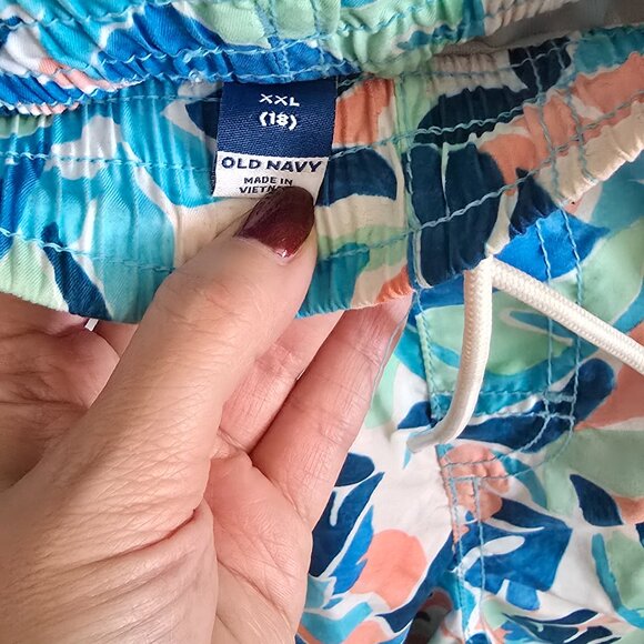 Old Navy Lot of 2 swim trunks size XXL (18) Excellent condition - Picture 3 of 7